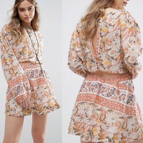 Free People Dresses & Skirts - Free People orange white sun open back long sleeve dressBoho flounce sz XS.